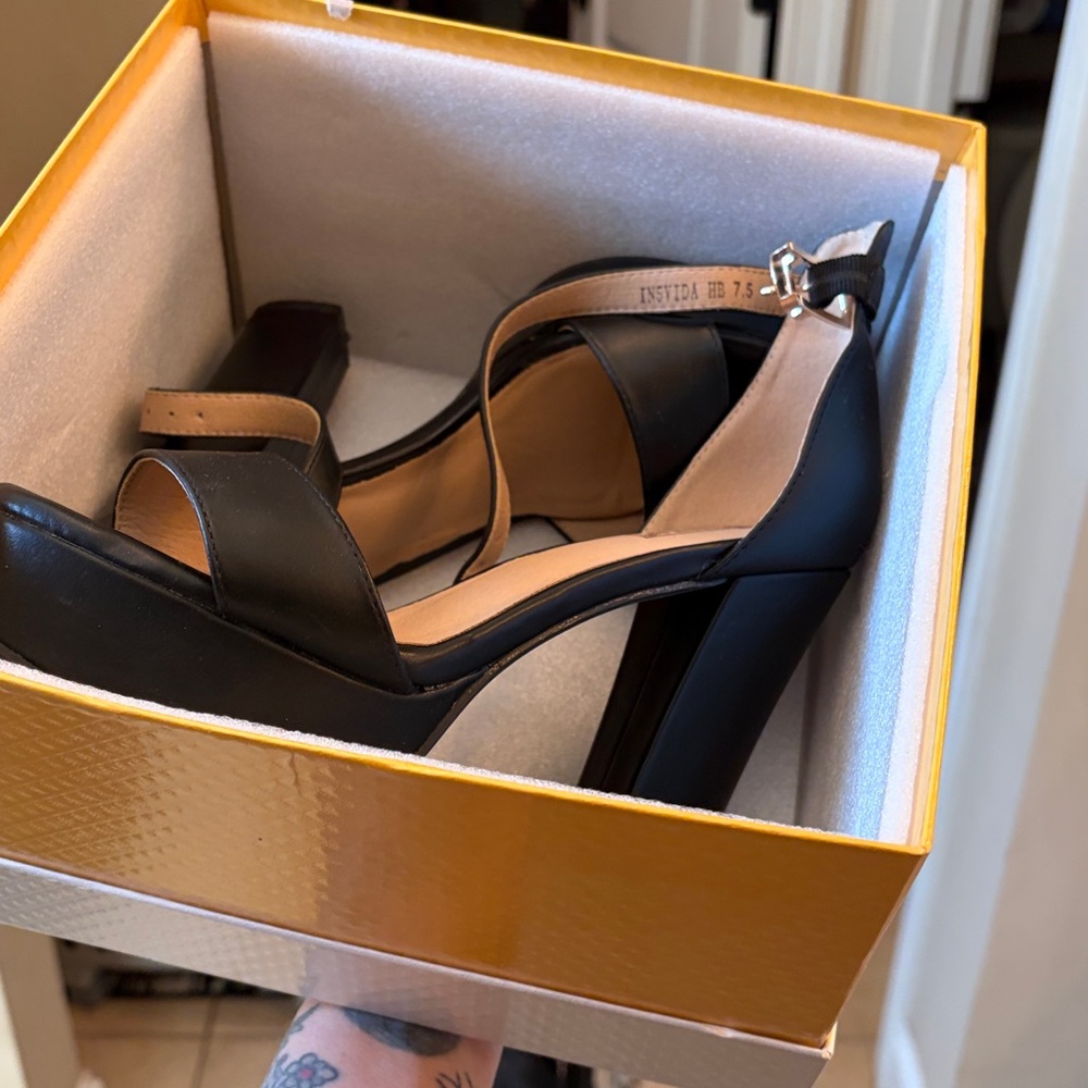 IDIFU Black Platform Sandals - Picture 2 of 8